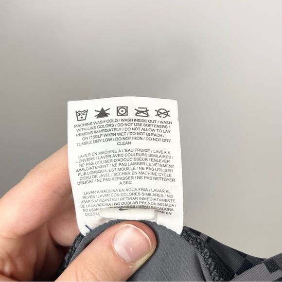 Nike Dri-Fit Athletic Cropped Leggings Woman’s size S Black and White - Picture 9 of 9